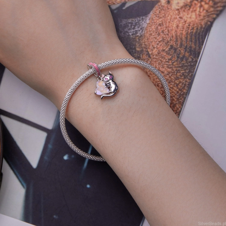 Uniwersalny srebrny charms kotek z sercem pasujący do Pandora SilverBeads Apart Yes Kuru i innych bransoletek modułowych