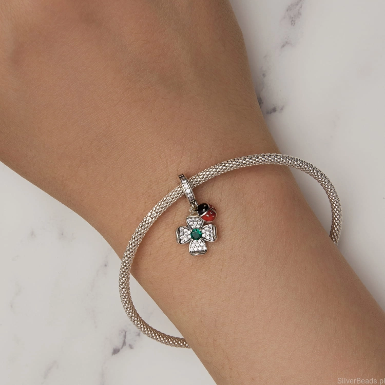 Uniwersalny srebrny charms koniczynka i biedronka pasujący do Pandora SilverBeads Apart Yes Kuru i innych bransoletek modułowych G657