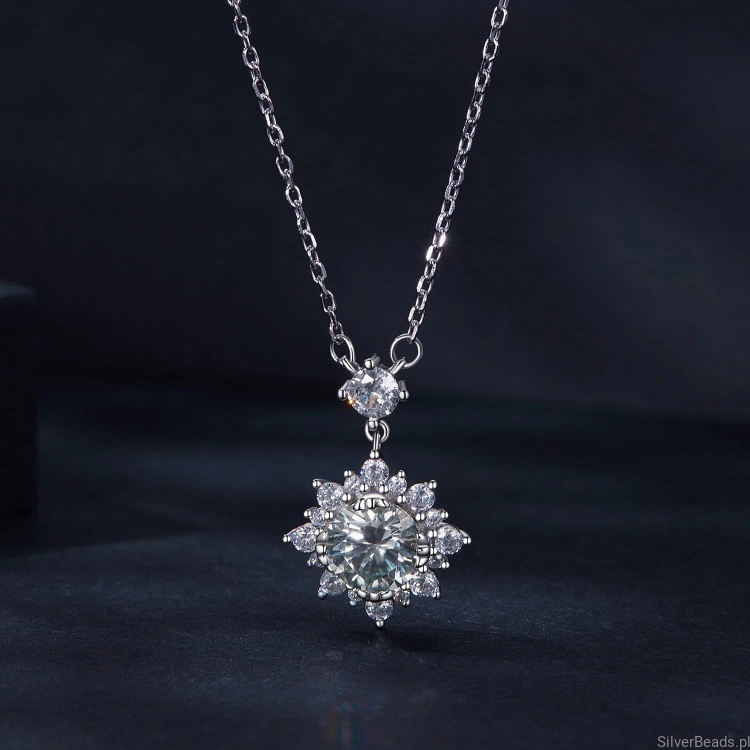 Elegancki srebrny naszyjnik z Moissanitem NM07