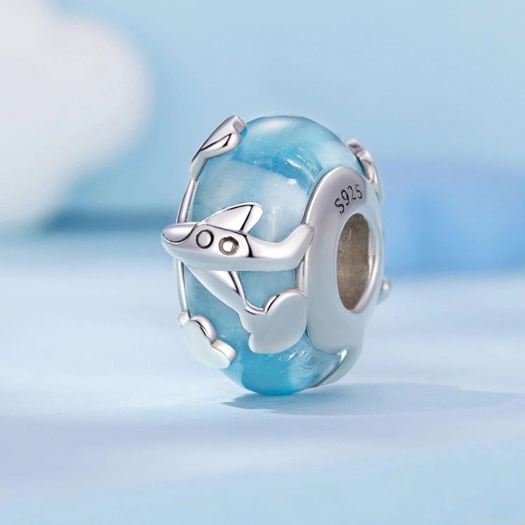 Charms ze srebra próby 925 Szklany koralik otoczony latającymi samolotami i chmurami