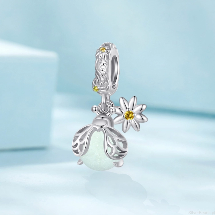 Charms zawieszka do bransoletki Świecący w ciemności robaczek świętojański