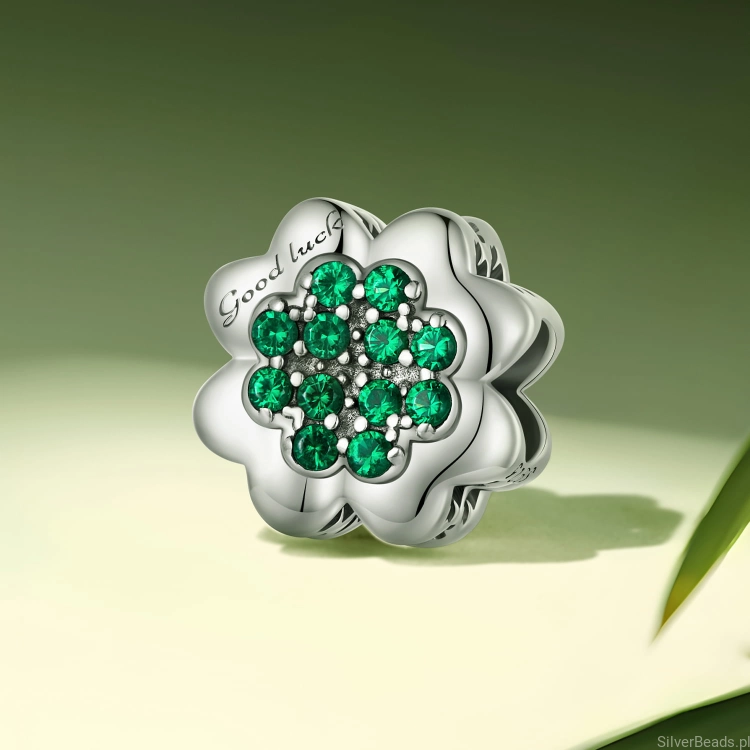 Charms srebro 925 Czterolistna koniczynka ozdobiona zielonymi kryształami koralik do bransoletki modułowej charms