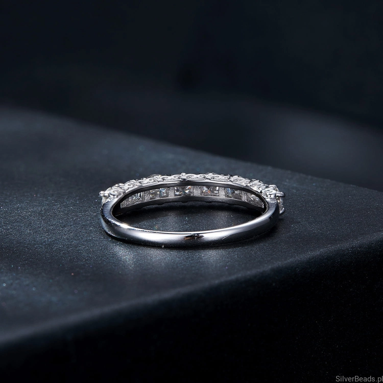 Eleganckie pierścionki z Moissanitem