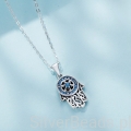 Srebrny Amulet ręka Fatimy ozdobiona kryształkami