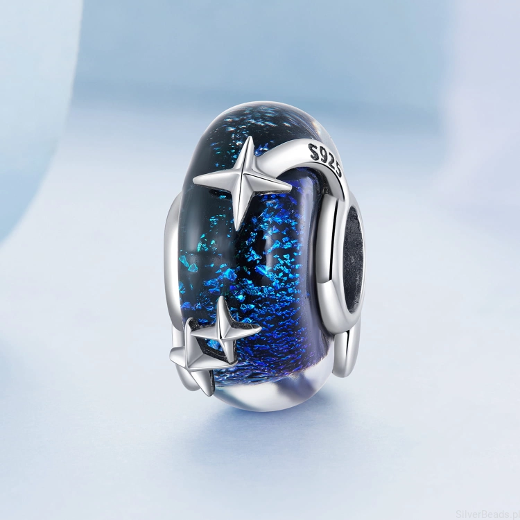 Charms ze srebra próby 925 Szklany koralik otoczony gwiazdkami