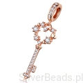 Srebrna zawieszka charms Pozłacany klucz z sercem ozdobiony kryształkami