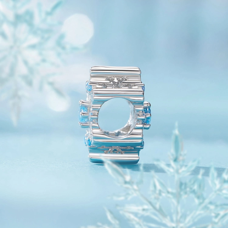 Charms ze srebra próby 925 Płatek śniegu z błękitnymi kryształkami