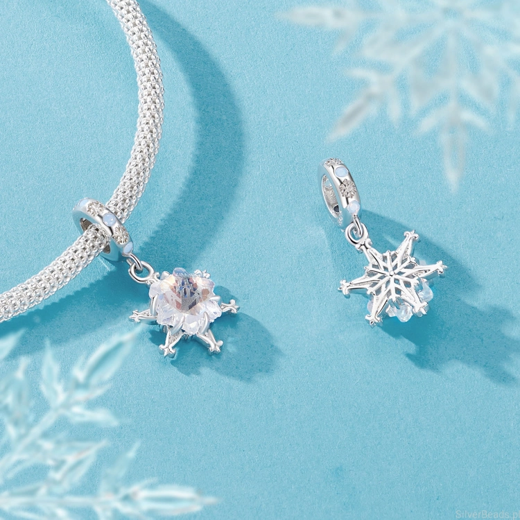 Charms ze srebra próby 925 lodowa gwiazda z opalizującym kryształkiem
