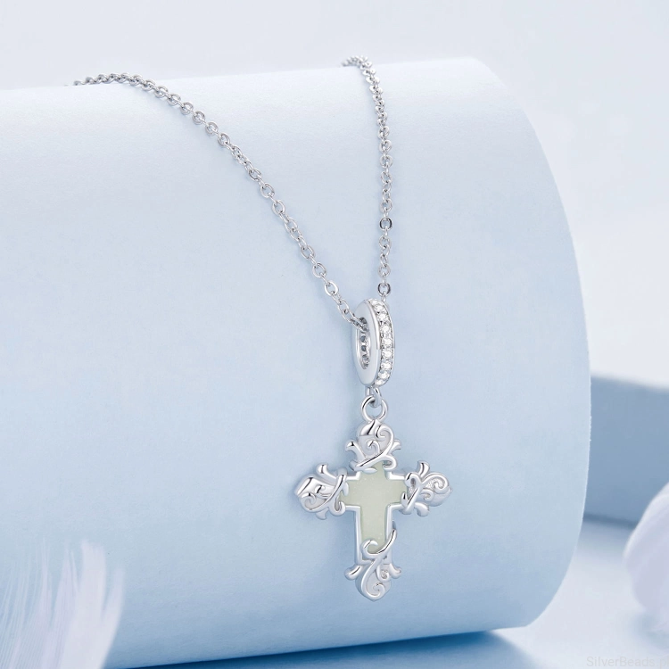 charms zawieszka do łańcuszków  Krzyż świecący w ciemności