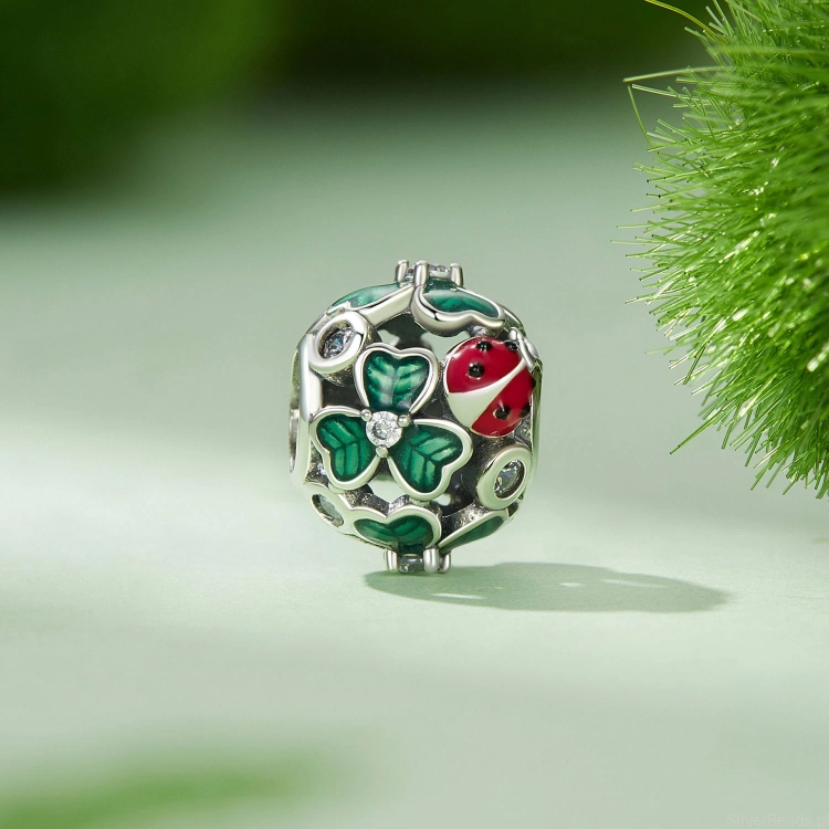 srebrny charms próba 925 koniczynki i biedronki