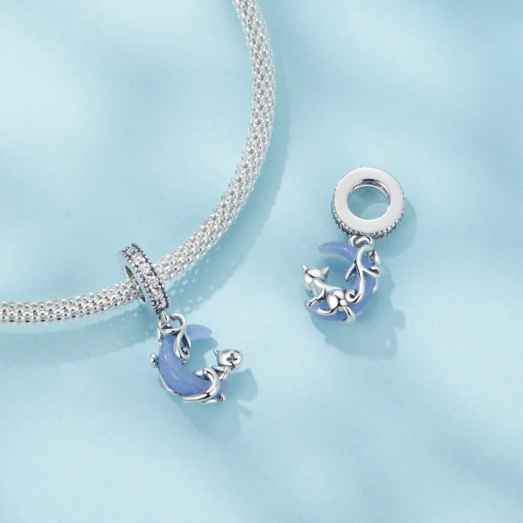 srebrny charms próba 925 kotek na księżycu