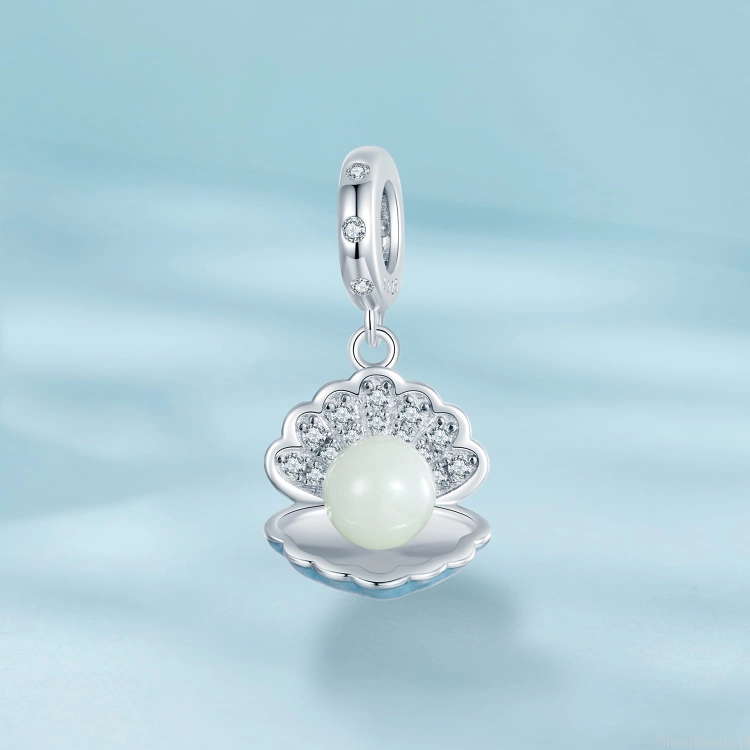 Charms ze srebra próby 925 emaliowana muszla