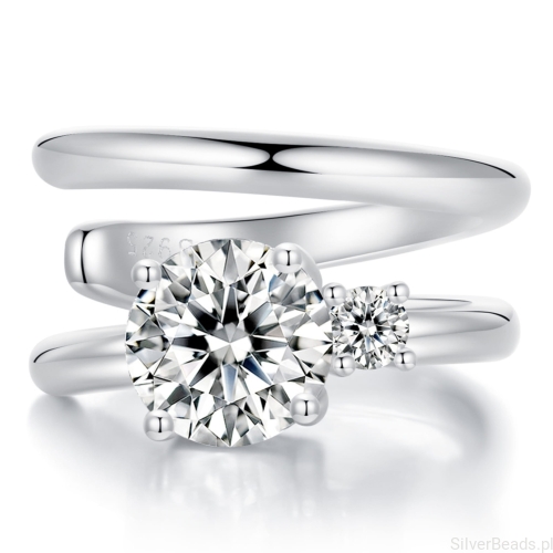 Srebrna nausznica z Moissanitami 0,5 ct 0,03 ct