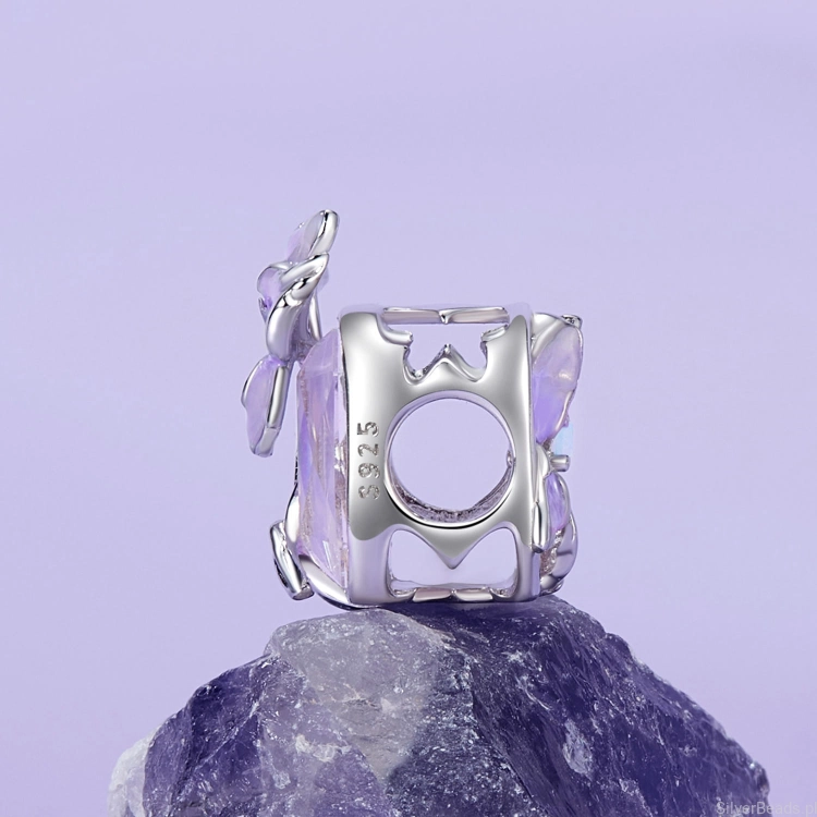 Charms ze srebra próby 925 Opalizujący kryształ ozdobiony irysami