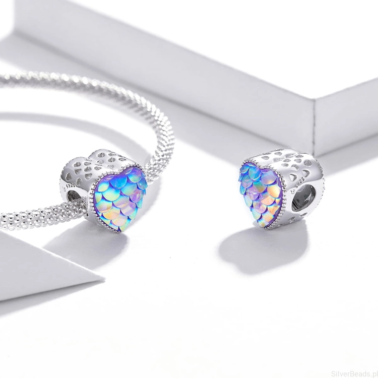 Charms ze srebra próby 925 Opalizujące serce z łusek