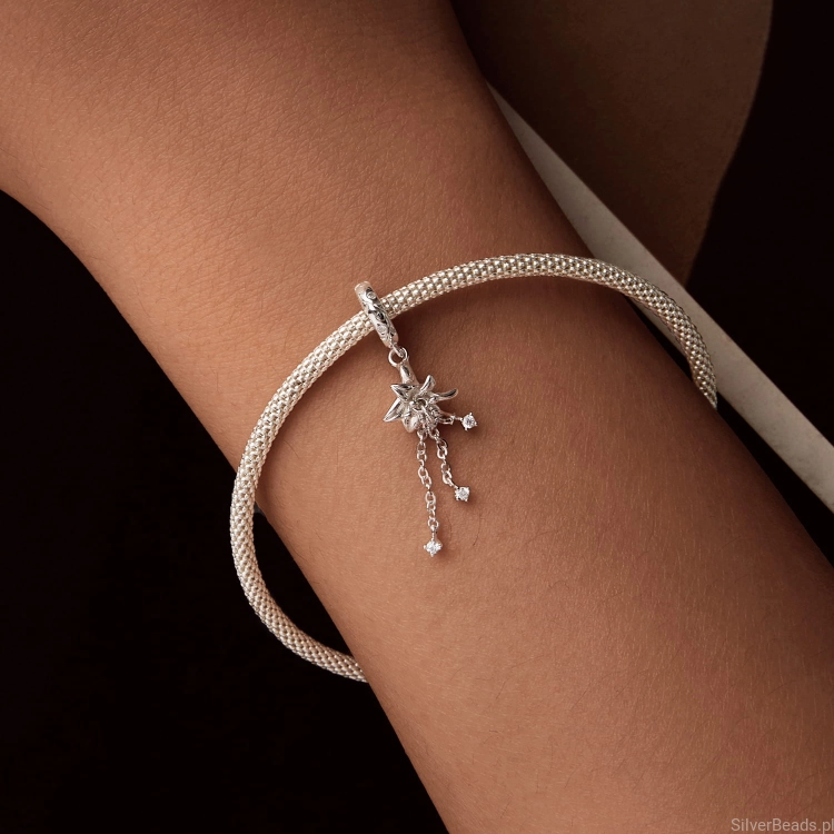 Charms ze srebra próby 925 Lilia z wiszącymi kryształkami