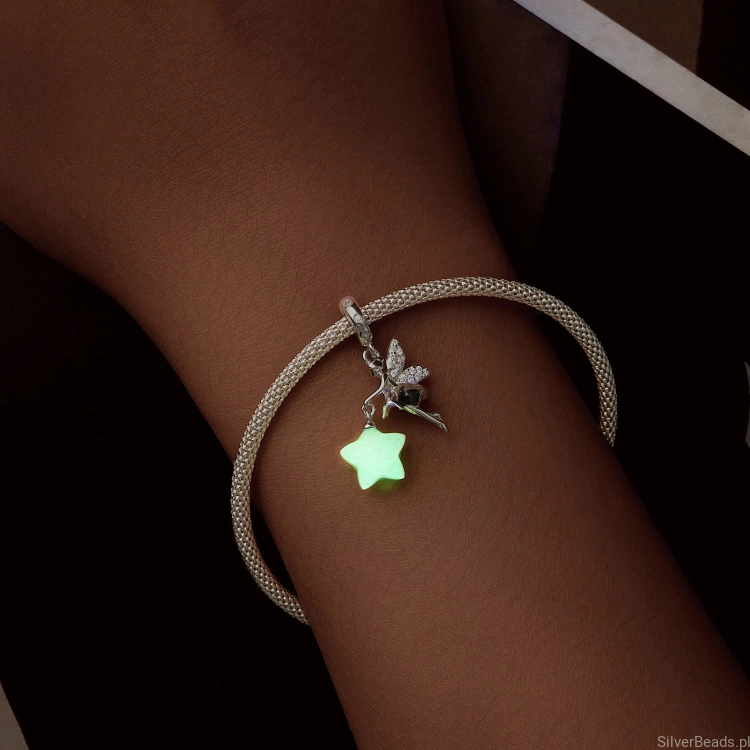 Wróżka ze świecącą w ciemności gwiazdą srebrny charms zawieszka beads