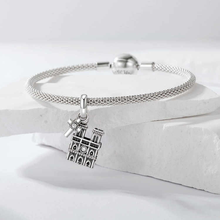 Srebrna modułowa bransoletka typu Pandora i charms Katedra Notre Dame w Paryżu
