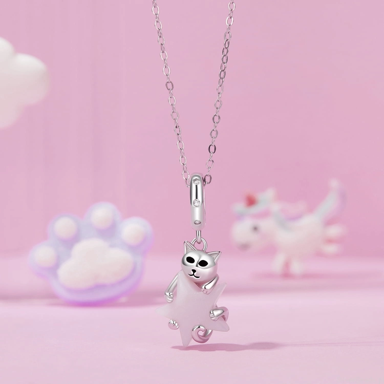 Charms ze srebra próby 925 Kotek ze świecącą w ciemności gwiazdą