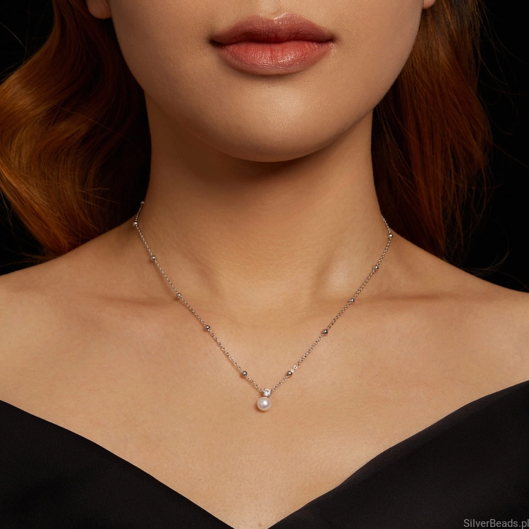 elegancki naszyjnik perła i Moissanit 0,1 ct