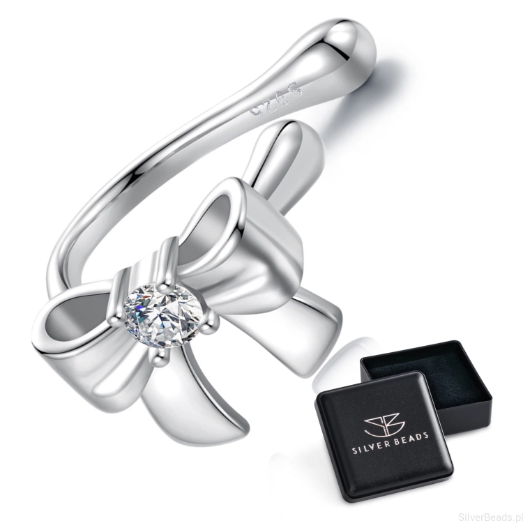 Eleganckie prezentowe pudełeczko gratis do srebrnych kolczyków kokardka z Moissanitem 0,1 ct