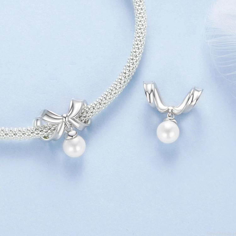 Charms ze srebra próby 925  kokarda z perełką
