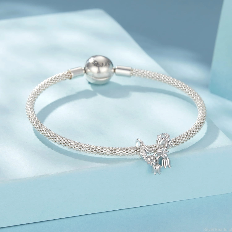 Charms ze srebra próby 925 z wiszącymi liliami