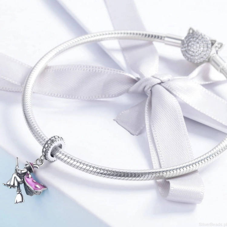 Charms ze srebra próby 925 czarownica na miotle