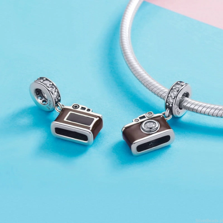 Charms ze srebra próby 925 aparat ozdobiony kryształami