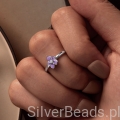 delikatny pierścionek ze srebra 925 z fioletowym kwiatkiem