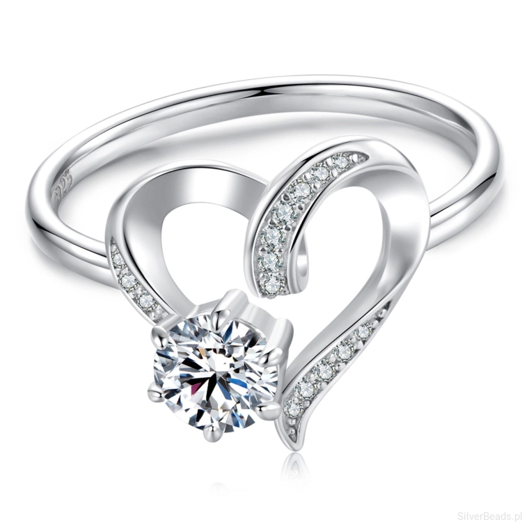 Srebrny pierścionek serce ozdobione Moissanitem 0,5 ct