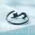 minimalistyczny srebrny pierścionek próby 925 czarny kotek