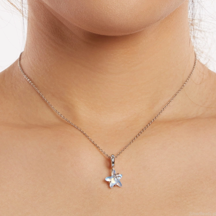 srebrna zawieszka charms do naszyjnika opalizująca rozgwiazda