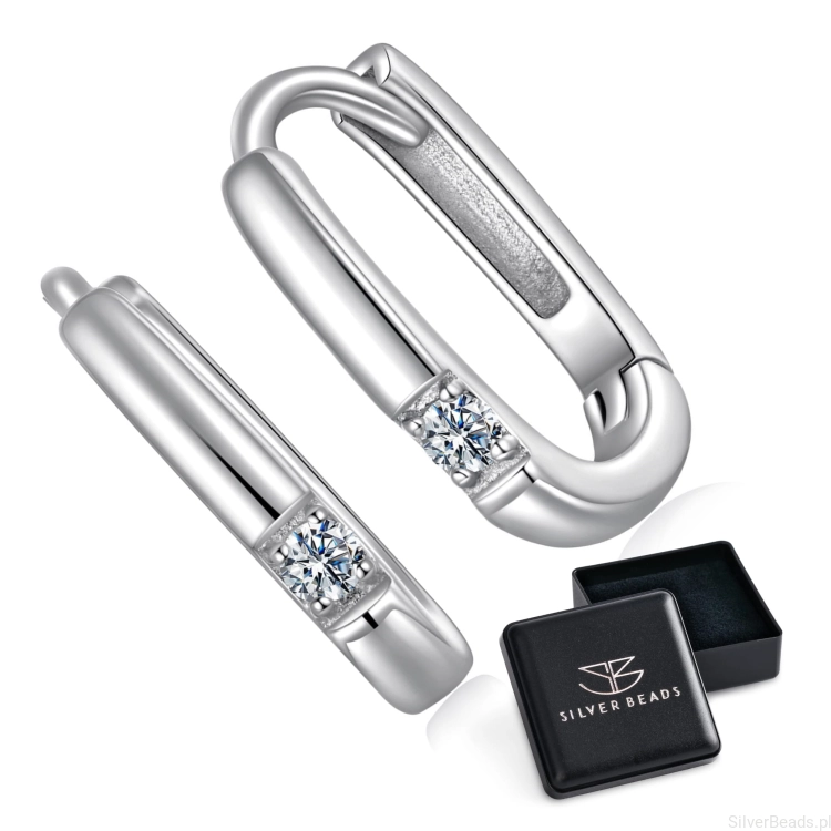 Eleganckie prezentowe pudełeczko gratis do srebrnych kolczyków z Moissanitem  0,017 ct
