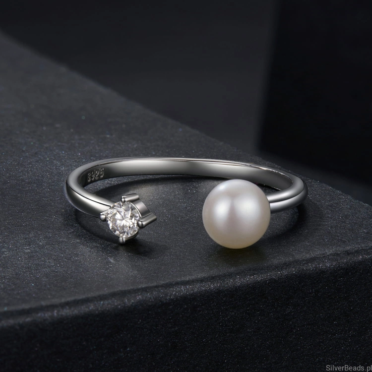 minimalistyczny pierścionek otwarty z Moissanitem 0,1 ct i perłą