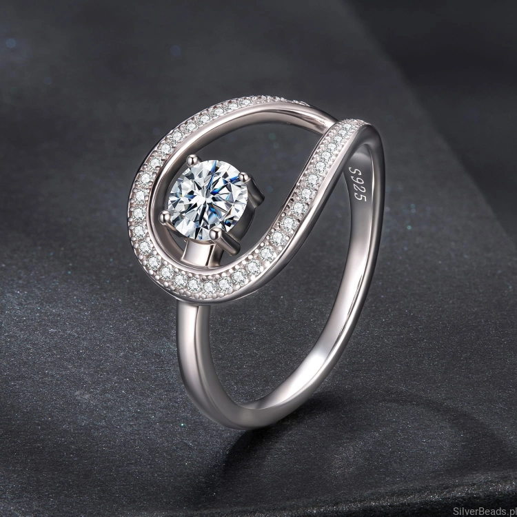 srebrny pierścionek z Moissanitem 0,5 ct