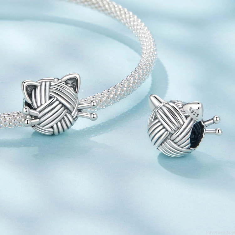 Charms ze srebra próby 925 KOTEK z włóczki