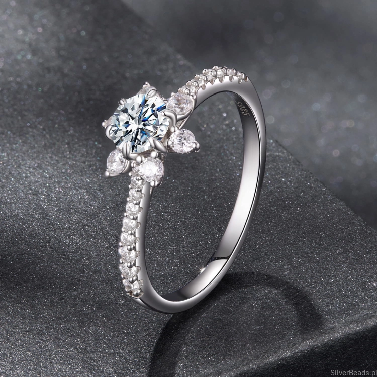 srebrny pierścionek na prezent płatek śniegu z Moissanitem 0,5 ct