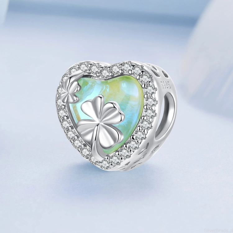 charms ze srebra do bransoletki pandora opalizujące SERCE z koniczynkami