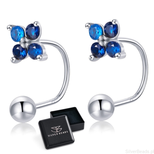 Kolczyki z zakrzywioną sztangą i niebieskimi cyrkoniami w kształcie kwiatka – elegancka biżuteria do piercingu.