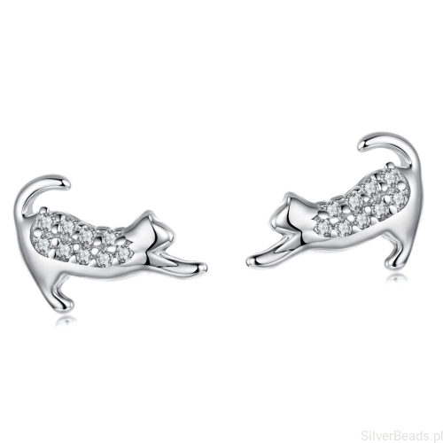 Srebrne kolczyki kot wyginający grzbiet – urocza biżuteria dla miłośniczek kotów.