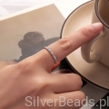 Minimalistyczny rainbow ring – srebro 925 i pastelowy połysk dla miłośniczek trendów.