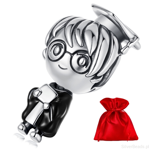 Uroczy absolwent jako charms – symbol sukcesu i nowych możliwości.