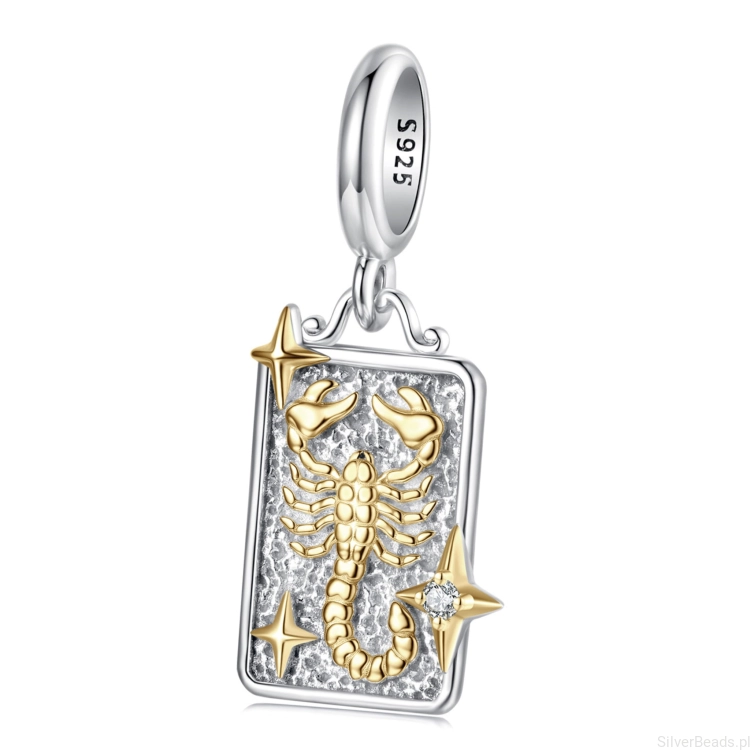 Srebrny charms skorpion z pozłacanym symbolem zodiaku.
