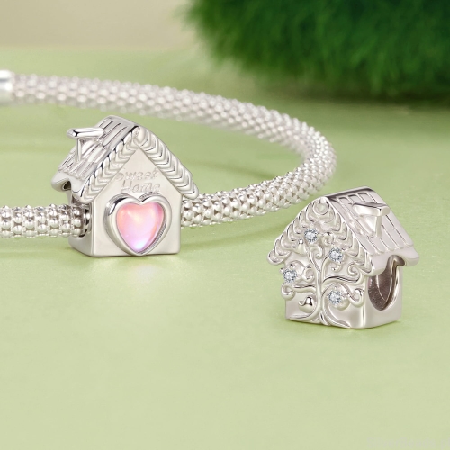 Charms dom sweet home w srebrze 925 z pastelowym okienkiem.