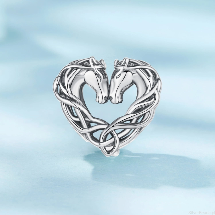 elegancki charms końskie serce