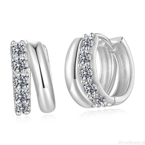 srebrne kolczyki huggie z moissanitem eleganckie