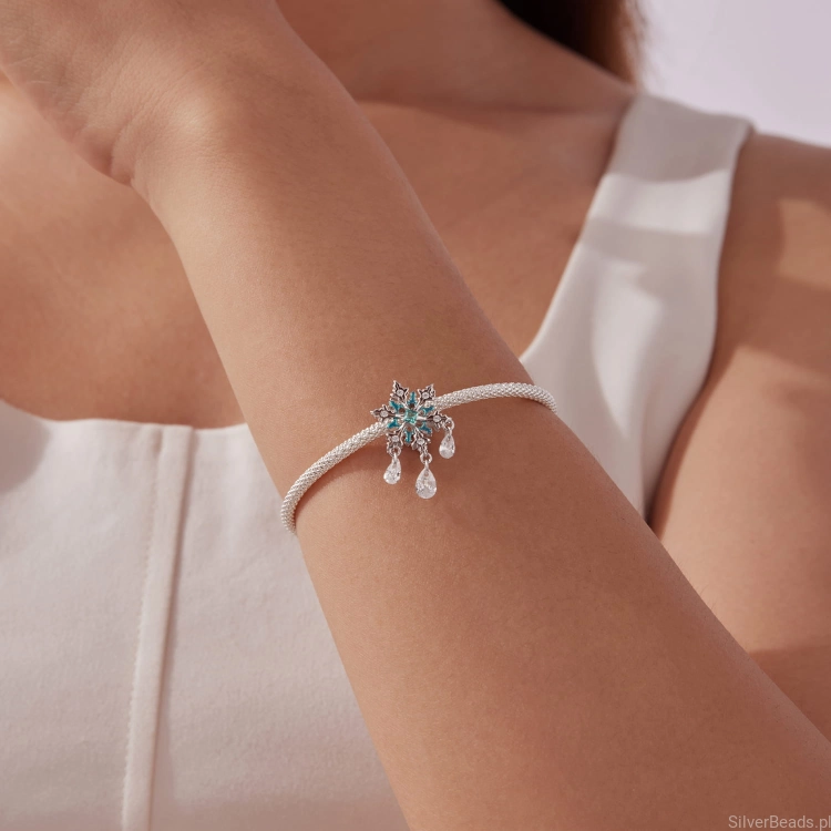 Elegancki bead śnieżynka zimowa z kryształami