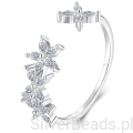 Srebrny pierścionek z kryształowymi kwiatami – delikatny i pełen blasku.