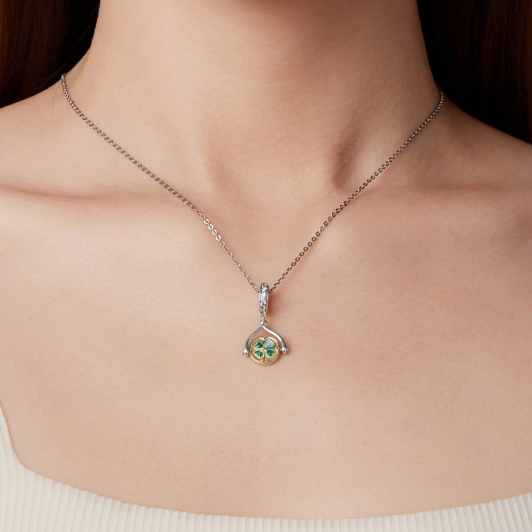 charms-zloty-z-perla-i-emaliowanymi-liscmi.jpg